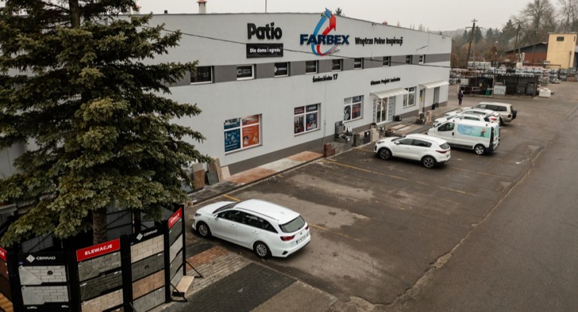 Na głównym zdjęciu Centrum Wnętrz przy ul. Śmiecińskiej 17