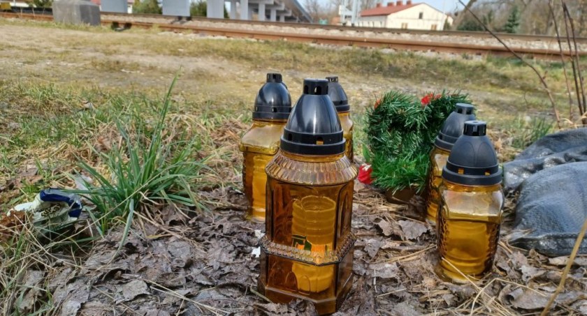 fot. CiechanówInaczej.pl - archiwalne i aktualne zdjęcia dzikiego przejścia przy ul. Fabrycznej