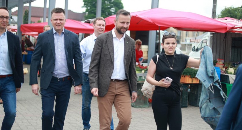 Zdjęcie Marty Cienkowskiej z Władysławem Kosiniakiem-Kamyszem i Szymonem Hołownią, źródło: facebook