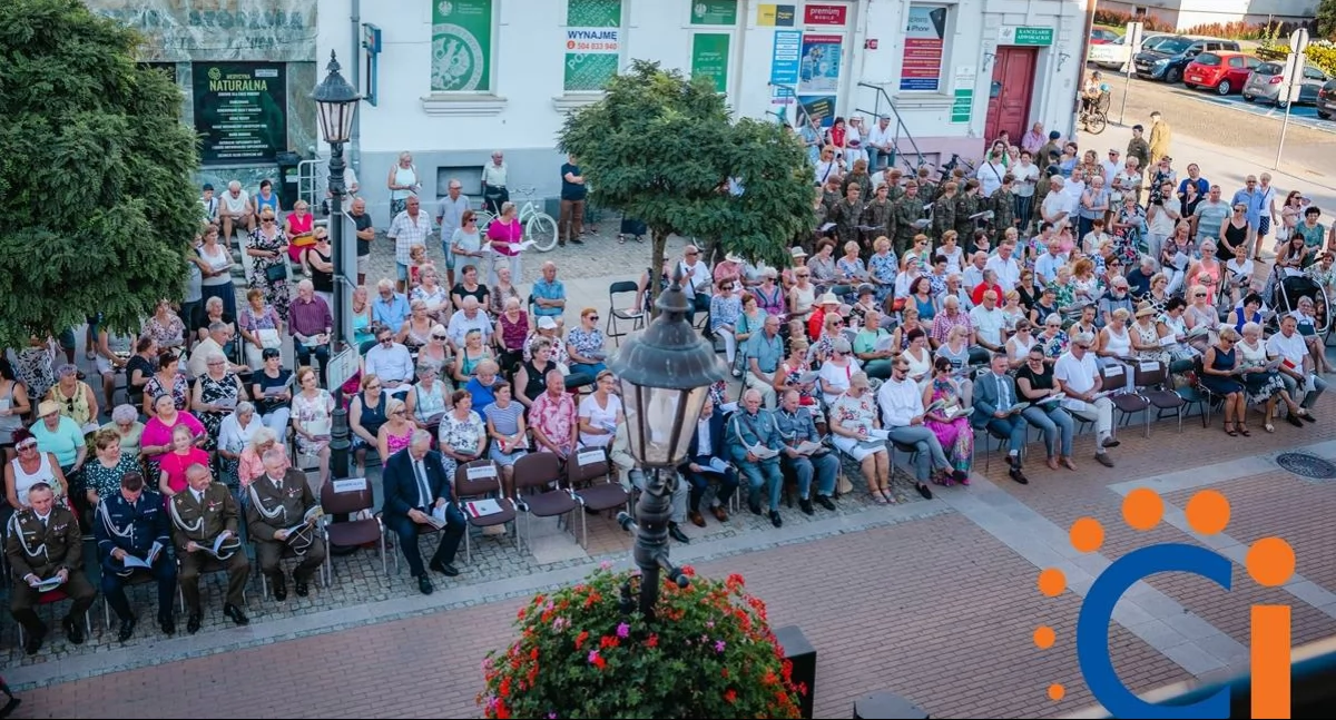 Koncerty, Ciechanowianie zaśpiewają żołnierzom Przed koncert deptaku - zdjęcie, fotografia