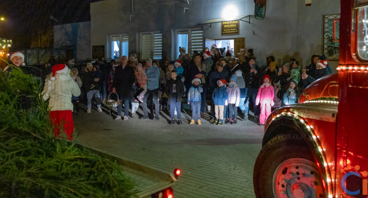 Społeczeństwo, Święty Mikołaj przemierza powiat ciechanowski [zdjęcia] - zdjęcie, fotografia