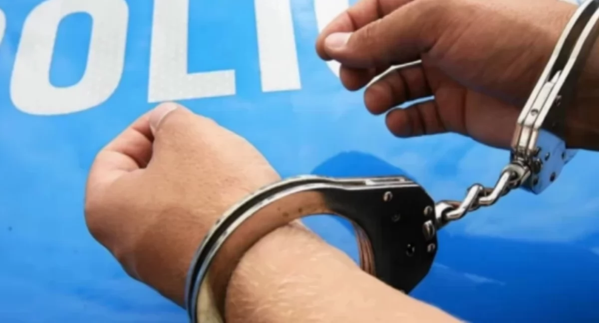 Kradzieże i włamania, Policjant czasie zakupów zatrzymał złodzieja latek wpadł ciechanowskim markecie - zdjęcie, fotografia
