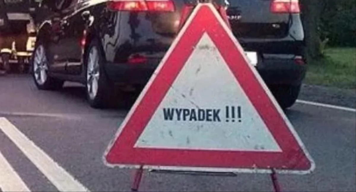 Wypadki drogowe, Mercedes wpadł koło Ciechanowa Uderzył niego pojazd - zdjęcie, fotografia