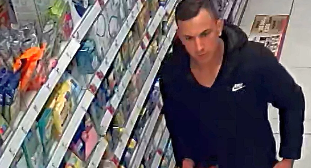 Jest podejrzewany o kilka kradzieży. Poszukuje go policja z Ciechanowa [zdjęcia]