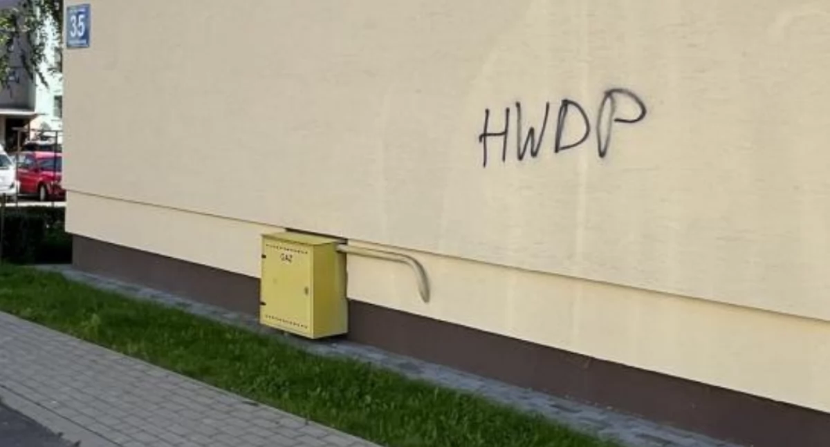 AKTUALIZACJA: Ciechanowska spółdzielnia szuka wandala [zdjęcia]