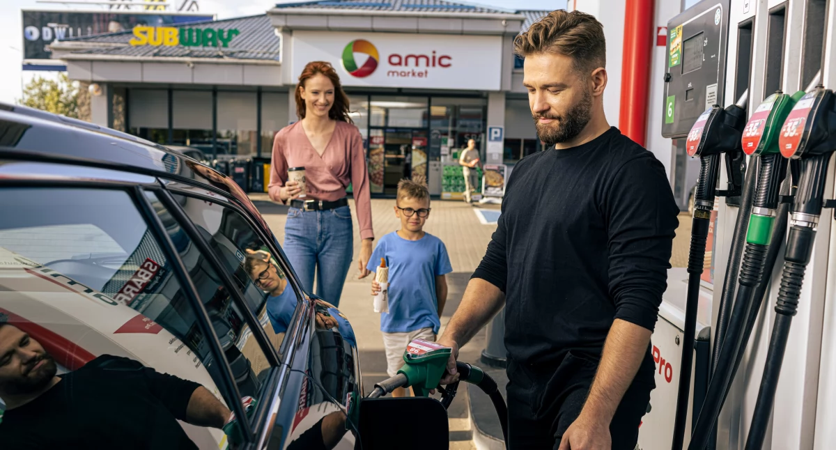 Społeczeństwo, Uroczyste otwarcie nowej stacji Energy restauracją Subway Sońsku koło Ciechanowa - zdjęcie, fotografia