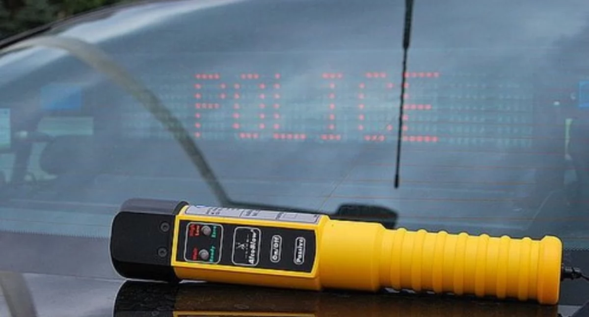 Pijani Kierowcy, Jechał zygzakiem stwarzał duże zagrożenie drodze Ciechanowem Pijany kierowca mazdy zatrzymany - zdjęcie, fotografia