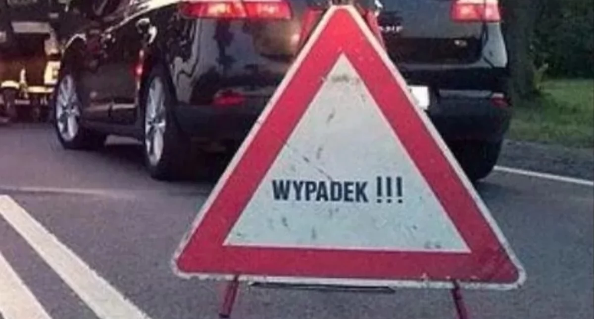 Wypadki drogowe, Wypadł drogi Ciechanowem Przyczyną zablokowane koło - zdjęcie, fotografia