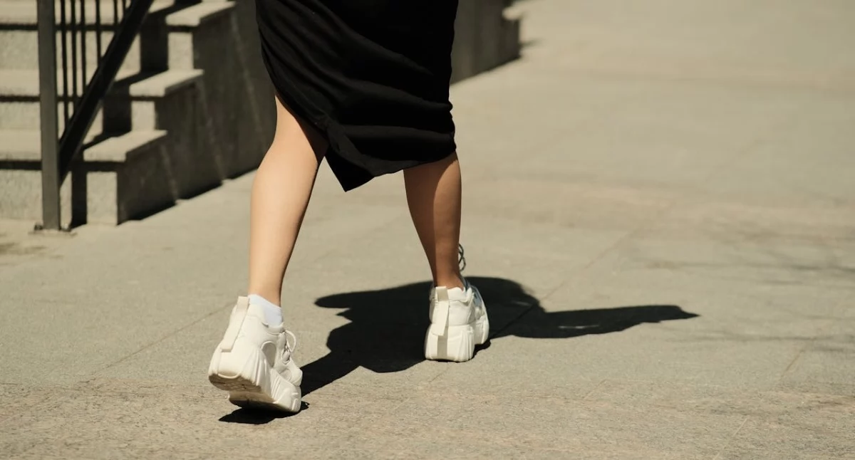 Porady i ciekawostki, gładkiej skóry miękki zamsz Przewodnik sneakersach - zdjęcie, fotografia
