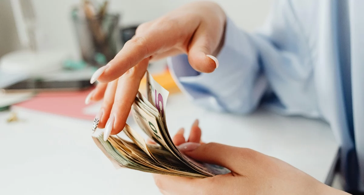 Porady i ciekawostki, Wyjście finansowego dołka Strategie konsolidacji restrukturyzacji zobowiązań ograniczonych formalnościach - zdjęcie, fotografia