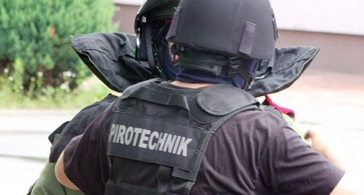 Policyjne interwencje, Alarmy bombowe Ciechanowie Interwencje służb dwóch placówkach - zdjęcie, fotografia
