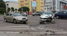 Groźna kolizja w centrum miasta. Ciechanów. Fot. CiechanowInaczej.pl