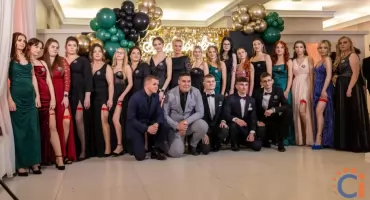 Otworzyli studniówkowy sezon. Tak bawili się maturzyści ZS nr 3 w Ciechanowie [zdjęcia/wideo]