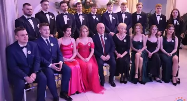 Uczniowie BZDZ w Ciechanowie bawili się na studniówce [fotorelacja]