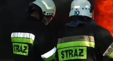 Nocny pożar pojazdu w centrum Ciechanowa