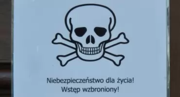 Zamknięty kościół w powiecie ciechanowskim. Wejście do środka groźne dla życia
