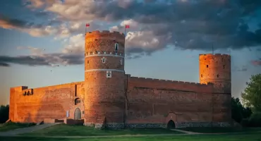 Duża sobotnia impreza na dziedzińcu ciechanowskiego zamku