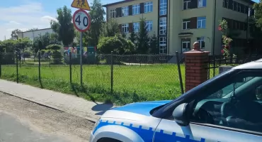 Policja z Ciechanowa kontroluje okolice szkół