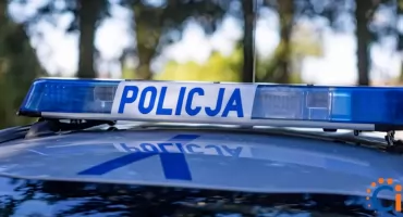 Tak cofała, że wjechała do rowu. Miała problem z utrzymaniem równowagi