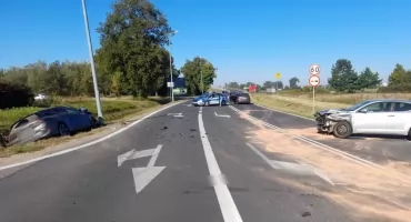 Poranny wypadek. Dwie osoby poszkodowane [zdjęcia]
