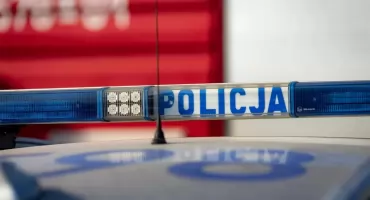 Chciał uciec i uderzył autem w radiowóz