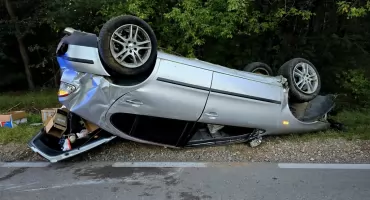 Nastolatek przesadził z prędkością. Jego auto dachowało [zdjęcia]