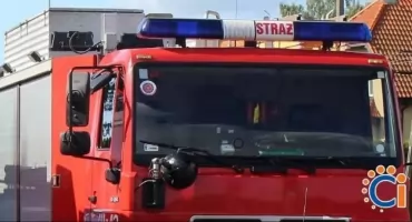 Uwięzione dziecko w windzie i pożar auta. Interwencje straży pożarnej w Ciechanowie