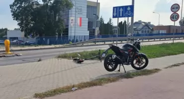 Hulajnogą elektryczną po pasach wprost pod motorower. Groźne zdarzenie w Ciechanowie