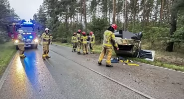 Wjechał do rowu i dachował w pobliżu Ciechanowa [zdjęcia]