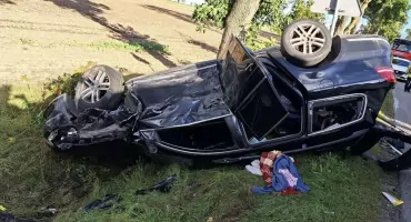 Dziecko poważnie ranne w wypadku. Passat zderzył się z ciągnikiem