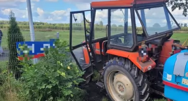 Pijany 70-latek za kierownicą ciągnika. Spowodował kolizję koło Ciechanowa