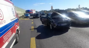[AKTUALIZACJA] Wypadek z udziałem trzech pojazdów. Duże utrudnienia w ruchu 