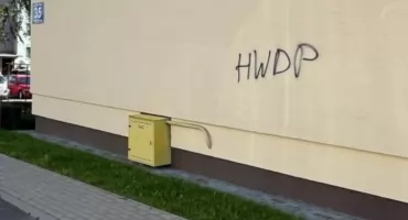 AKTUALIZACJA: Ciechanowska spółdzielnia szuka wandala [zdjęcia]