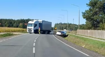 Zasłabł za kierownicą ciężarówki. Groźne zdarzenie z udziałem dwóch pojazdów [zdjęcia]