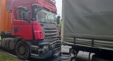 Z ostatniej chwili: Zderzenie dwóch ciężarówek. Trwa akcja służb