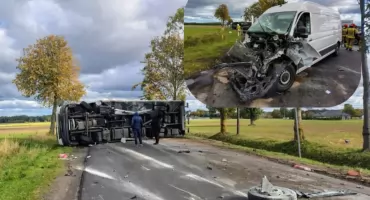 Poważny wypadek na drodze wojewódzkiej. Bus zderzył się z ciężarówką [zdjęcia]