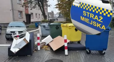 Podrzucał odpady na osiedle w Ciechanowie. Ukarała go straż miejska