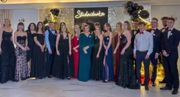 Uczniowie ZS CKR w Gołotczyźnie bawili się na studniówce [wideo/zdjęcia]