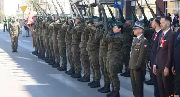 Mieszkańcy Ciechanowa uczcili rocznicę uchwalenia Konstytucji 3 Maja [zdjęcia/wideo]