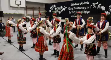 Szkoła Podstawowa nr 5 w Ciechanowie świętowała dębowy jubileusz [zdjęcia]