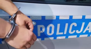 Chodził po ulicy w Ciechanowie i dziwnie się zachowywał. Policja znalazła przy nim amfetaminę