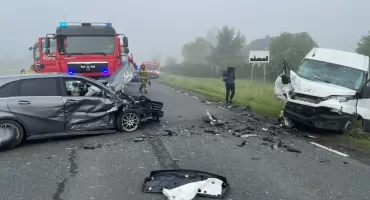 AKTUALIZACJA: Poważny wypadek z udziałem trzech pojazdów pod Ciechanowem. Dwie osoby zostały ranne 