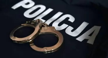 Oblał się benzyną i trzymał zapalniczkę. Groził, że podpali siebie i swoją partnerkę