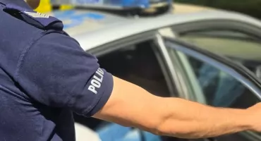 Narkotyki w mercedesie. Kierowca złamał zakazy, pasażer był poszukiwany