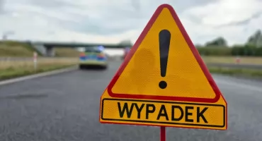 20-latek nagle zjechał pod koła ciężarówki. Wypadek w pobliżu Ciechanowa