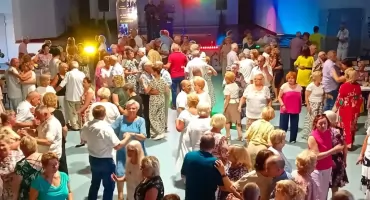 Seniorzy opanowali parkiet. W Ciechanowie odbyła się kolejna potańcówka [zdjęcia]