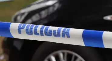 Ciągnik przejechał po mężczyźnie podczas prac naprawczych. Wypadek koło Ciechanowa
