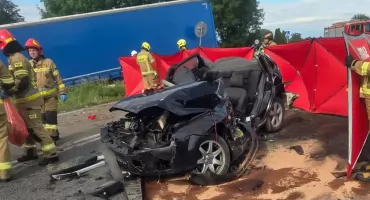Koszmarny wypadek trzech pojazdów [zdjęcia]