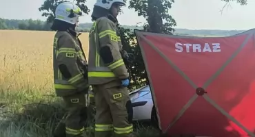 Auto w rowie, w środku martwy mężczyzna. Tragiczne zdarzenie w okolicy Ciechanowa