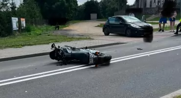 77-letni kierowca doprowadził do zderzenia z motocyklem